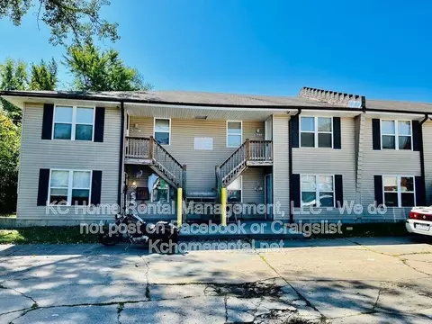 9215 E 54th St, Raytown, MO 64133