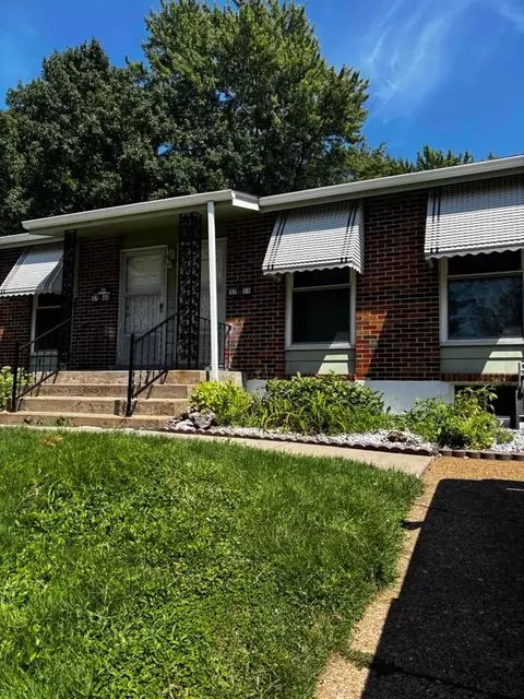 3738 Dixie Dr, Saint Ann, MO 63074