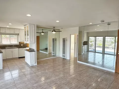 7410 Earldom Ave, Los Angeles, CA 90293