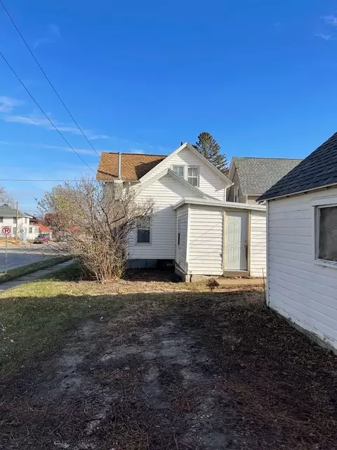 501 Clay St, Cedar Falls, IA 50613
