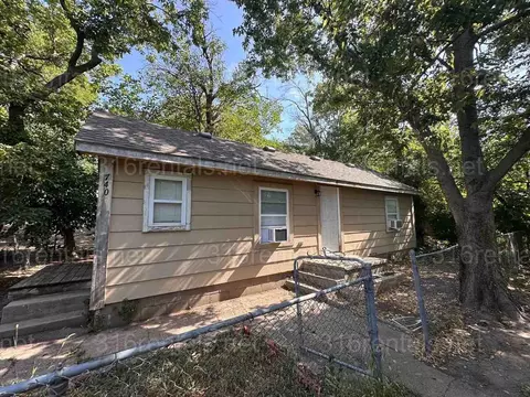 740 W Hendryx St, Wichita, KS 67213