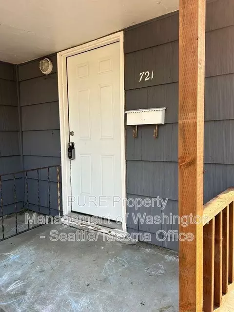 721 S Ainsworth Ave, Tacoma, WA 98405