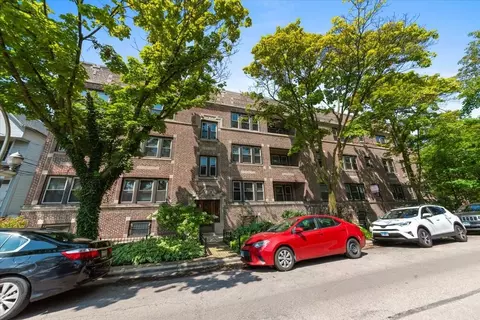 3548 N Bosworth Ave #1, Chicago, IL 60657