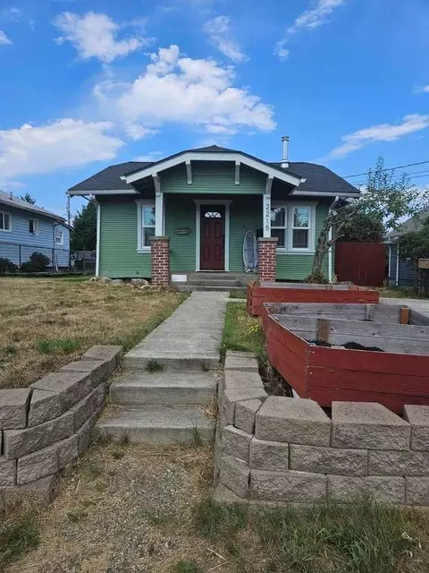 2215 S 17th St, Tacoma, WA 98405