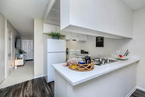 2200 E Ball Rd, Anaheim, CA 92806