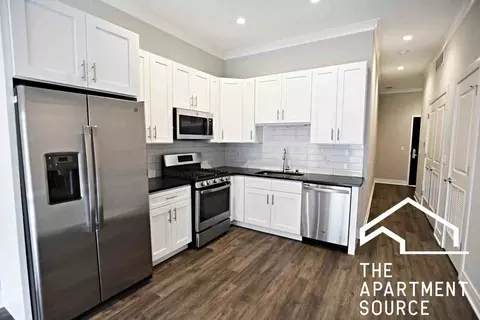 927 W Irving Park Rd #206, Chicago, IL 60613