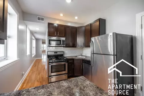 4452 N Sheridan Rd #3, Chicago, IL 60640