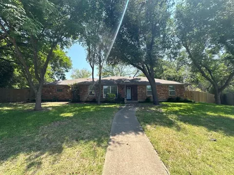 1226 Greenbriar Cir, Desoto, TX 75115