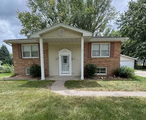 4152 Suburban Dr, Waterloo, IA 50702