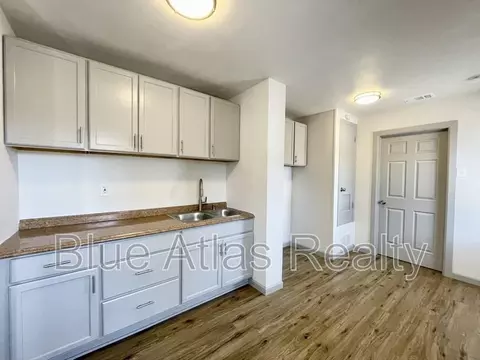 2037 Beaumont St, Grand Prairie, TX 75051