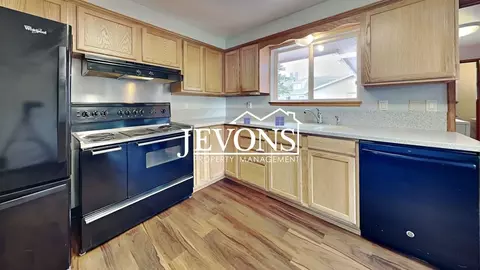 223 S 79th St, Tacoma, WA 98408