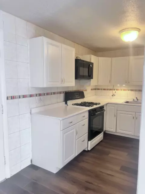 8 Lancelot Ct #13, Salem, NH 03079