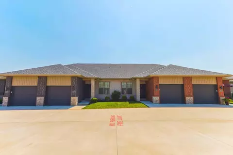 3051 W Cardinal St, Springfield, MO 65810