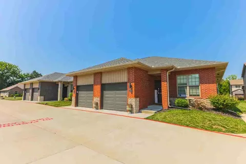 3051 W Cardinal St, Springfield, MO 65810
