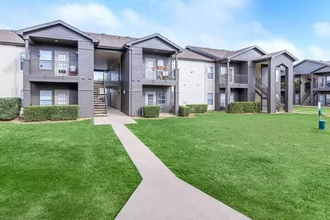 3232 N Locust St #D1, Denton, TX 76207
