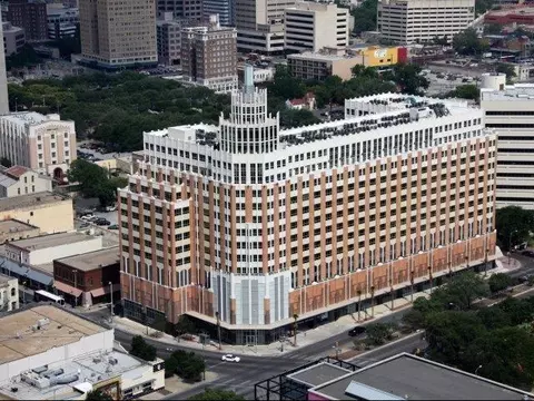 100 N Santa Rosa #C15, San Antonio, TX 78207