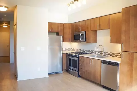 2250 NE Glisan St #210, Portland, OR 97232