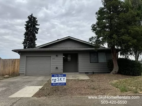 602 Fanny Ct NE, Four Corners, OR 97301