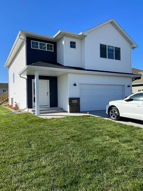 6679 27th St S, Fargo, ND 58104