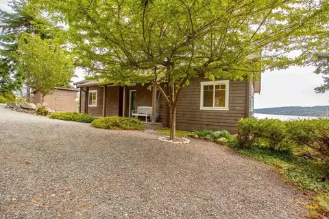 874 Buena Vista Pl, Greenbank, WA 98253