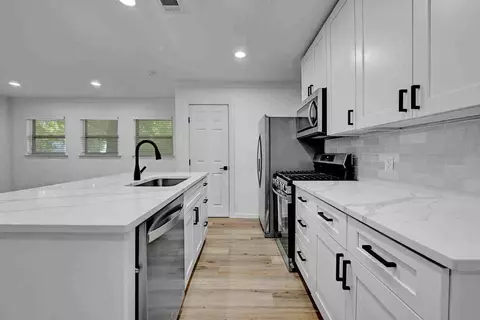 1913 David St, Austin, TX 78705