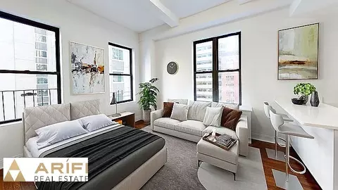 140 E 46th St #3T, New York, NY 10017