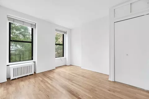 414 W 49th St #3B, New York, NY 10019
