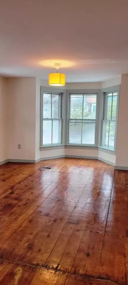 24 W Main St, Vergennes, VT 05491