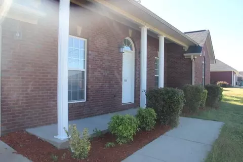 125 Fawn Forest Dr, New Market, AL 35761