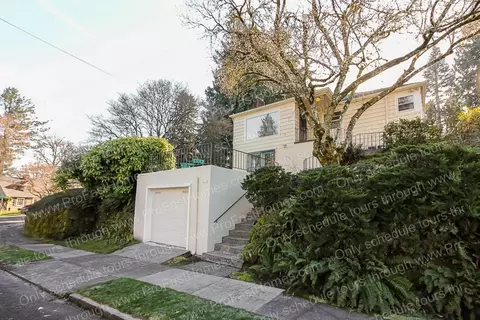 616 SW Moss St, Portland, OR 97219