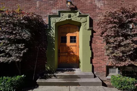 2254 NW Glisan St #104, Portland, OR 97210