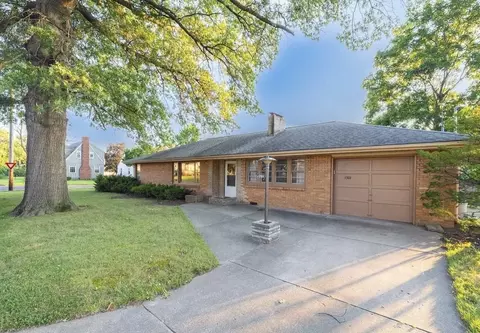 1301 N 10th St, Pekin, IL 61554