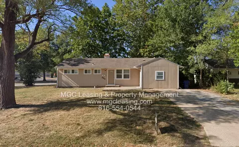 228 SW Mcclendon Dr, Lees Summit, MO 64081