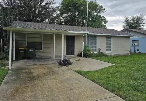 1007 Flamingo Dr, Leesburg, FL 34748