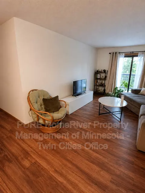1207 Hewitt Ave #9, Saint Paul, MN 55104