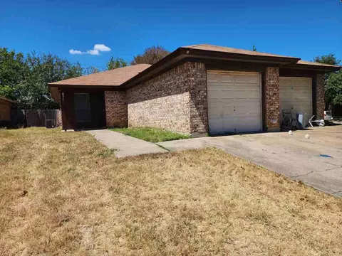 6702 S Creek Dr, Fort Worth, TX 76133