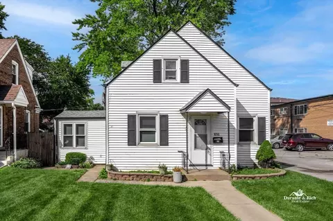 8716 S Sacramento Ave, Evergreen Park, IL 60805