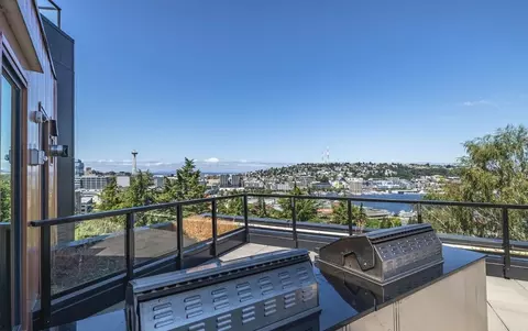 736 Bellevue Pl E, Seattle, WA 98102