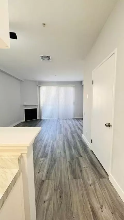 19951 Roscoe Blvd, Los Angeles, CA 91306