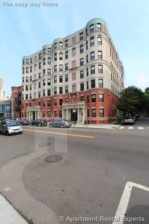 881 Massachusetts Ave #33, Cambridge, MA 02139