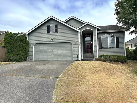 3707 Browns Point Blvd, Tacoma, WA 98422