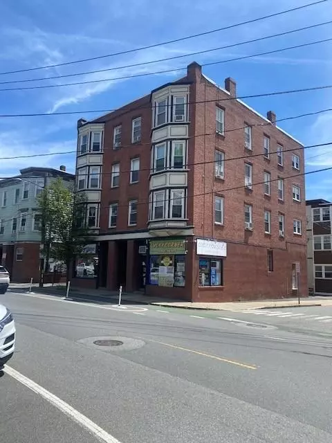 208 Washington St # A, Somerville, MA 02143