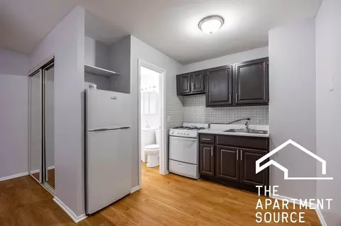 4543 N Dover St #2F, Chicago, IL 60640