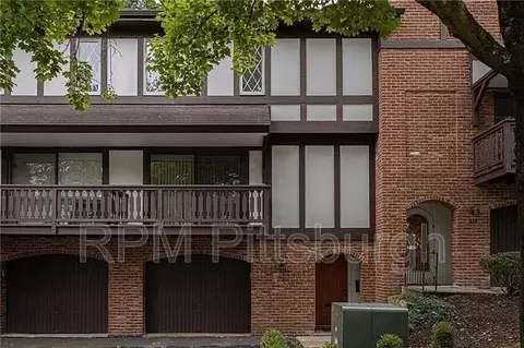 211 Woodbridge Dr, Pittsburgh, PA 15237