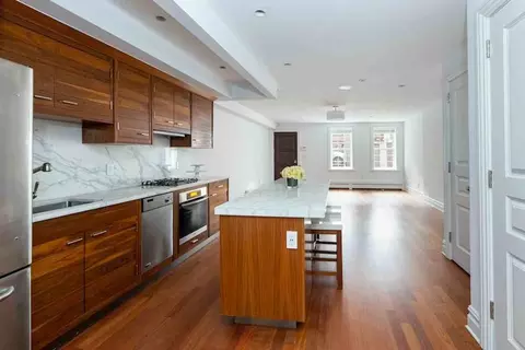 245 W 71st St #GARDEN, New York, NY 10023