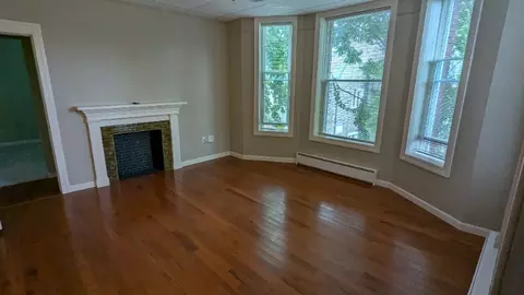 3 State St #1B, Worcester, MA 01609