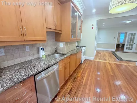 268 River St #3, Cambridge, MA 02139