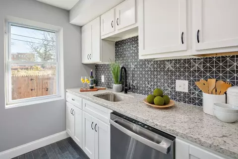 3812 W Bay Ave, Baltimore, MD 21225