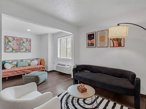 123 Mccullough Dr, Charlotte, NC 28262
