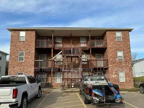 1006 W Royle St #E, Richmond, MO 64085